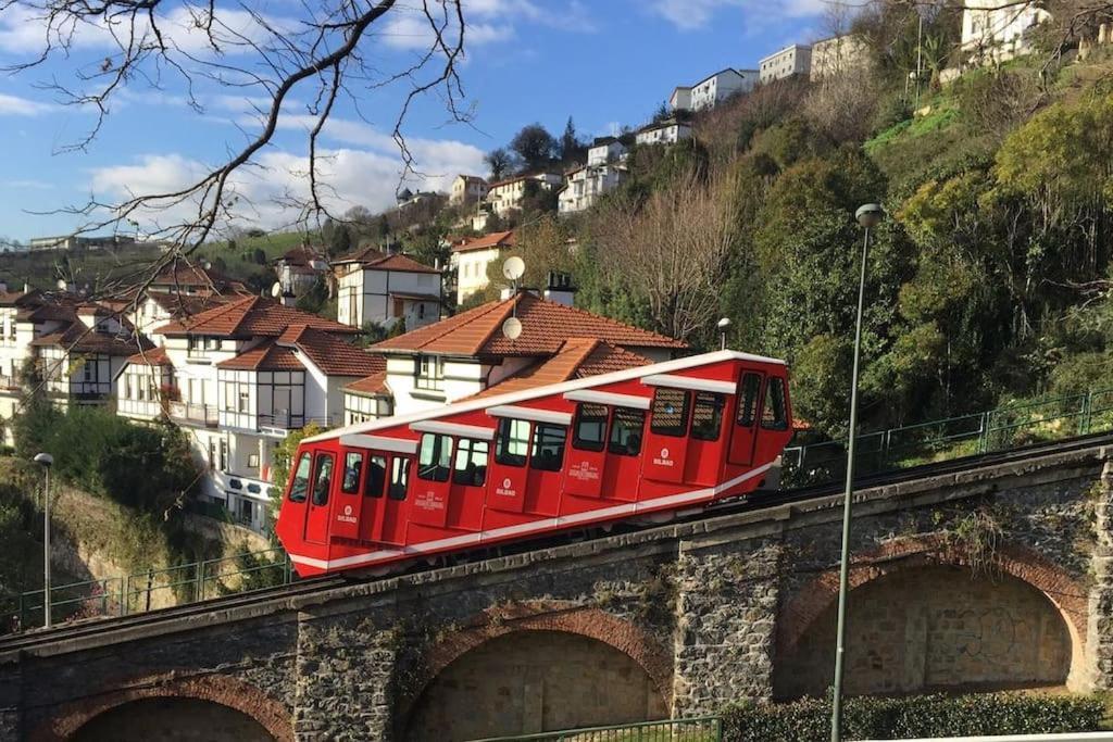 בילבאו La Casita Verde. Metro Cerca Del Casco Viejo מראה חיצוני תמונה