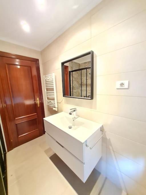 בילבאו La Casita Verde. Metro Cerca Del Casco Viejo מראה חיצוני תמונה
