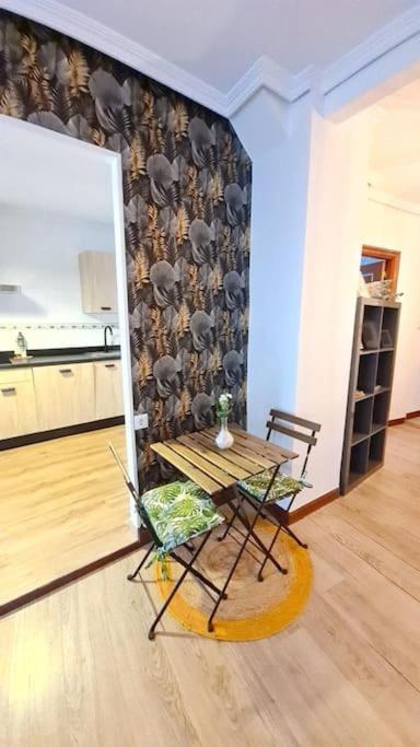 בילבאו La Casita Verde. Metro Cerca Del Casco Viejo מראה חיצוני תמונה